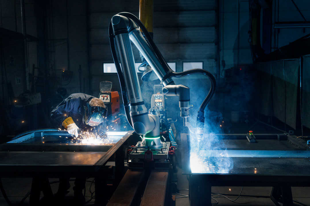 Universal Robots Introduces the UR8 Long: A High-Reach Cobot Designed for Confined Industrial Environments