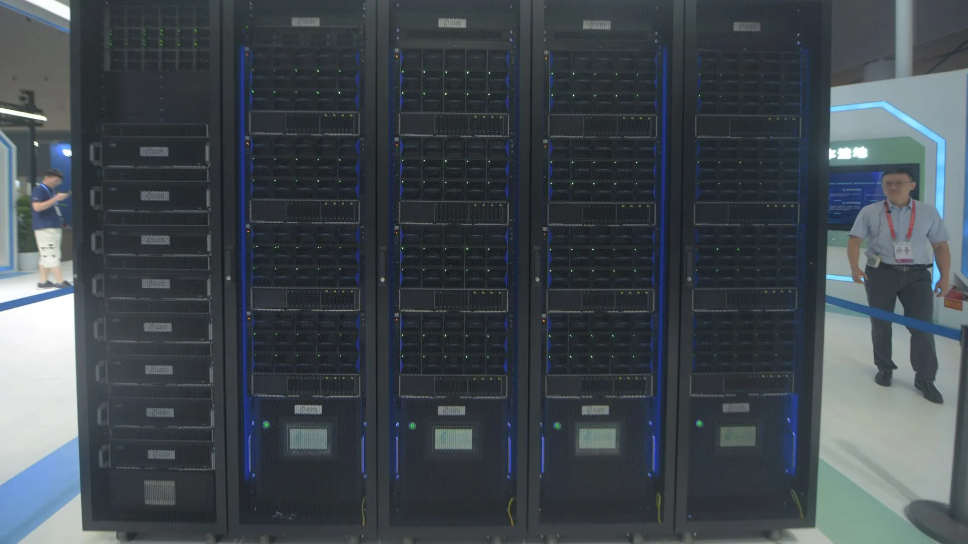 New multi-physics AI architecture boosts computing speed, efficiency