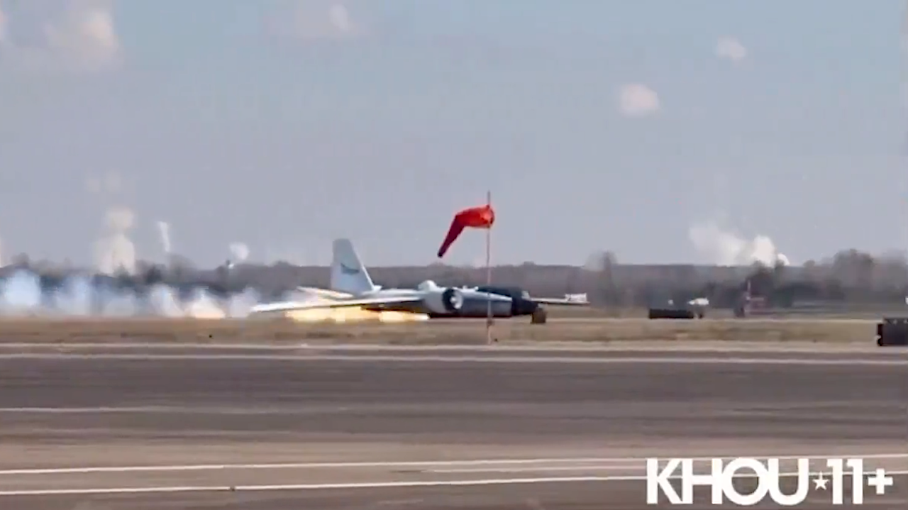 NASA WB-57 Gear-Up Landing – Everyone Is OK.