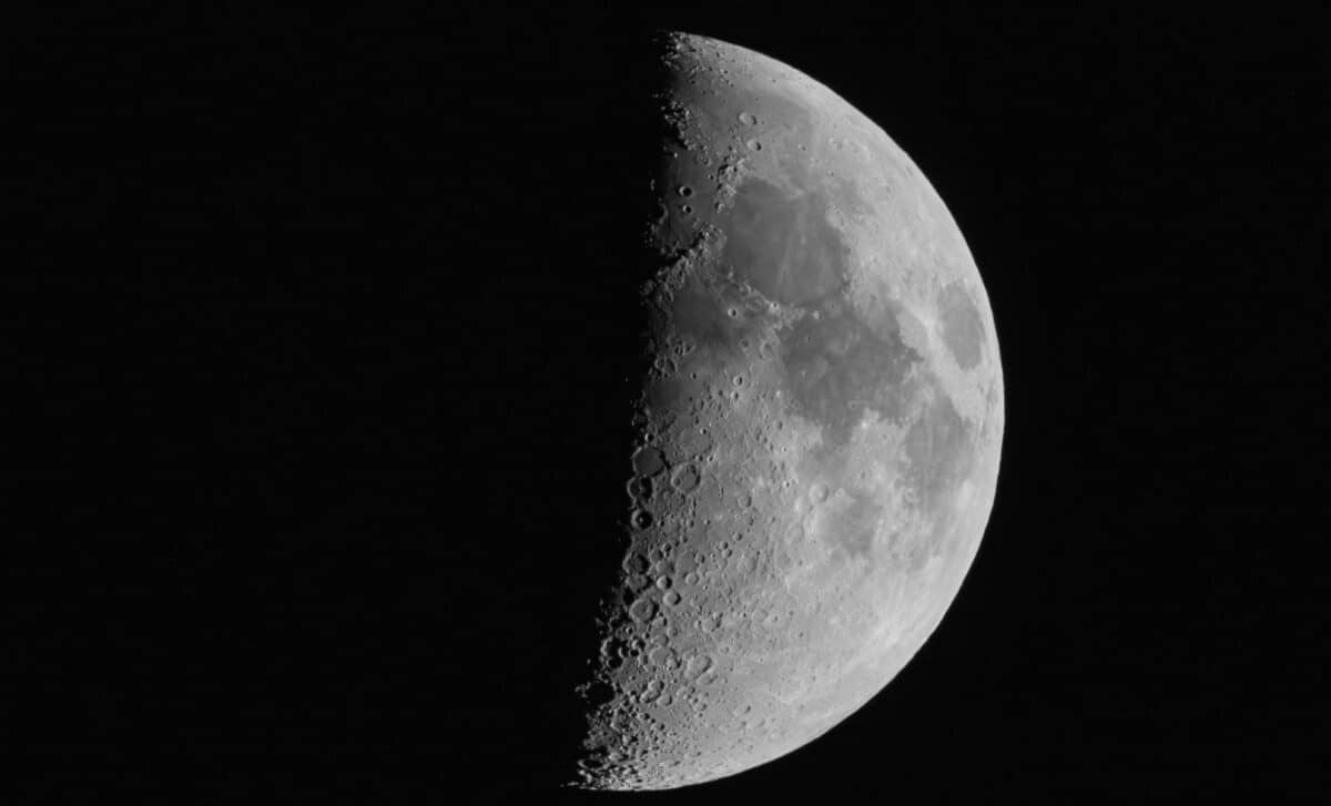 Why the Moon Looks “Two-Faced,” Scientists Finally Have the Answer