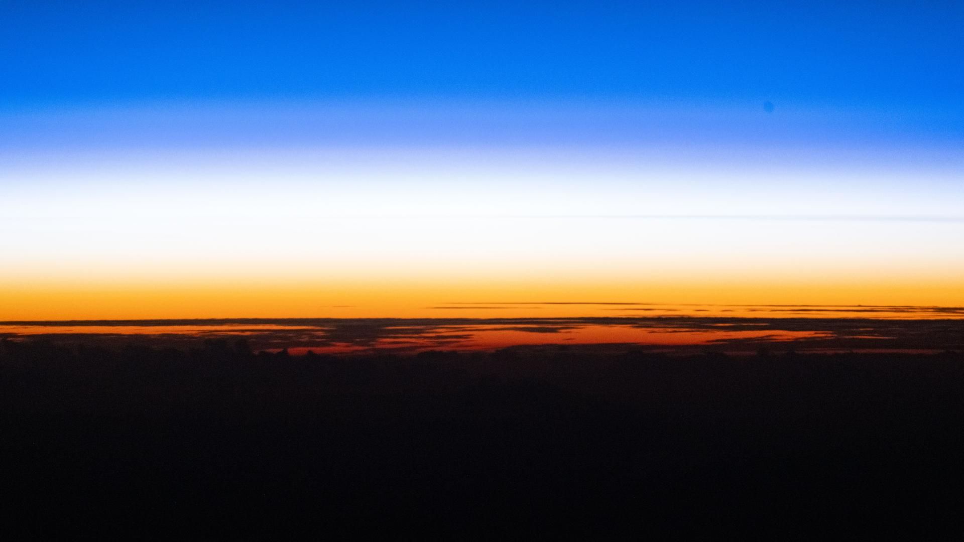 Astronaut sees sunset from space photo of the day for Jan. 27, 2026