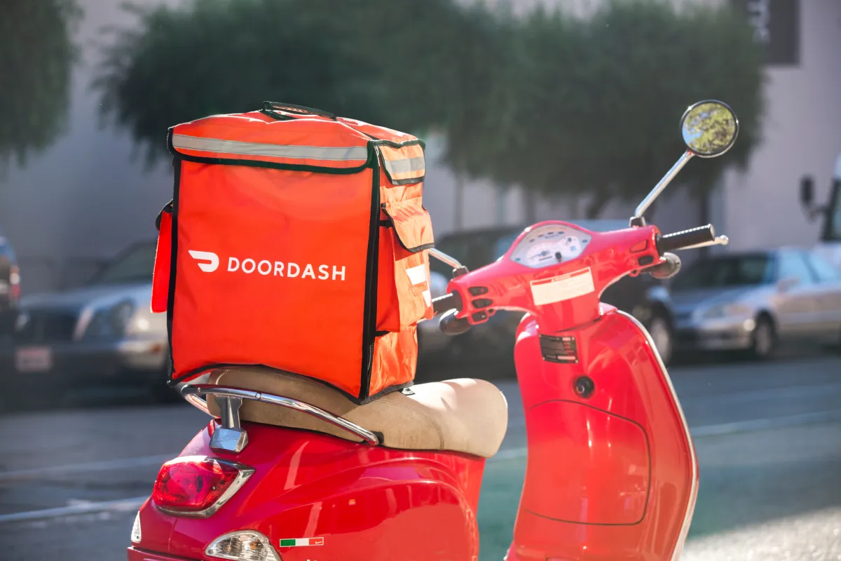 DoorDash says it banned driver who seemingly faked a delivery using AI