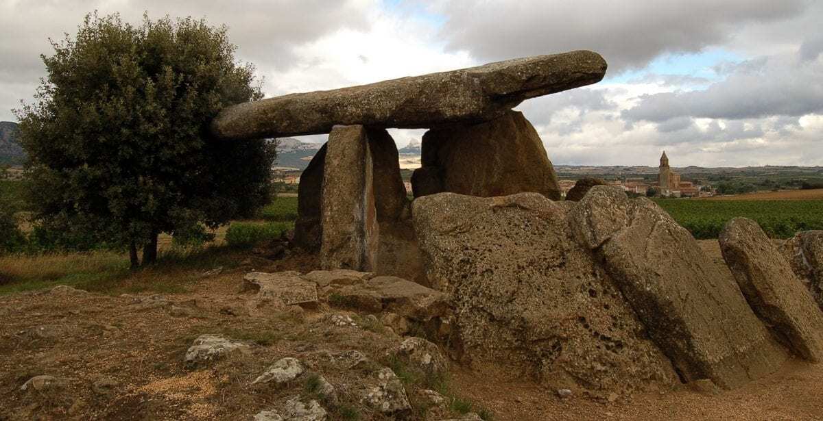 Isotopic analyses link the lives of Late Neolithic individuals to burial location in Spain