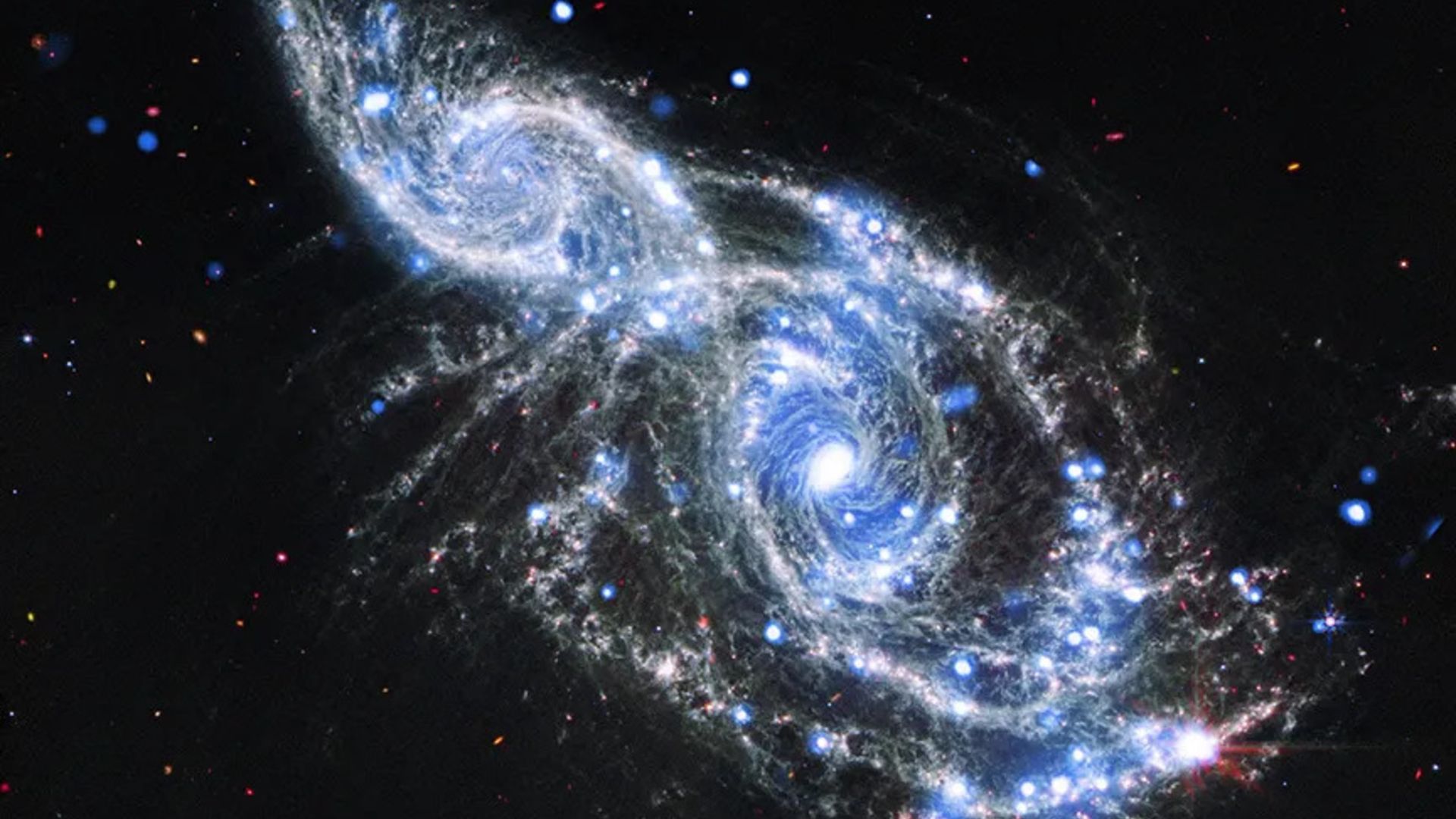 Space telescopes capture breathtaking galactic hug photo of the day for Jan. 8, 2026