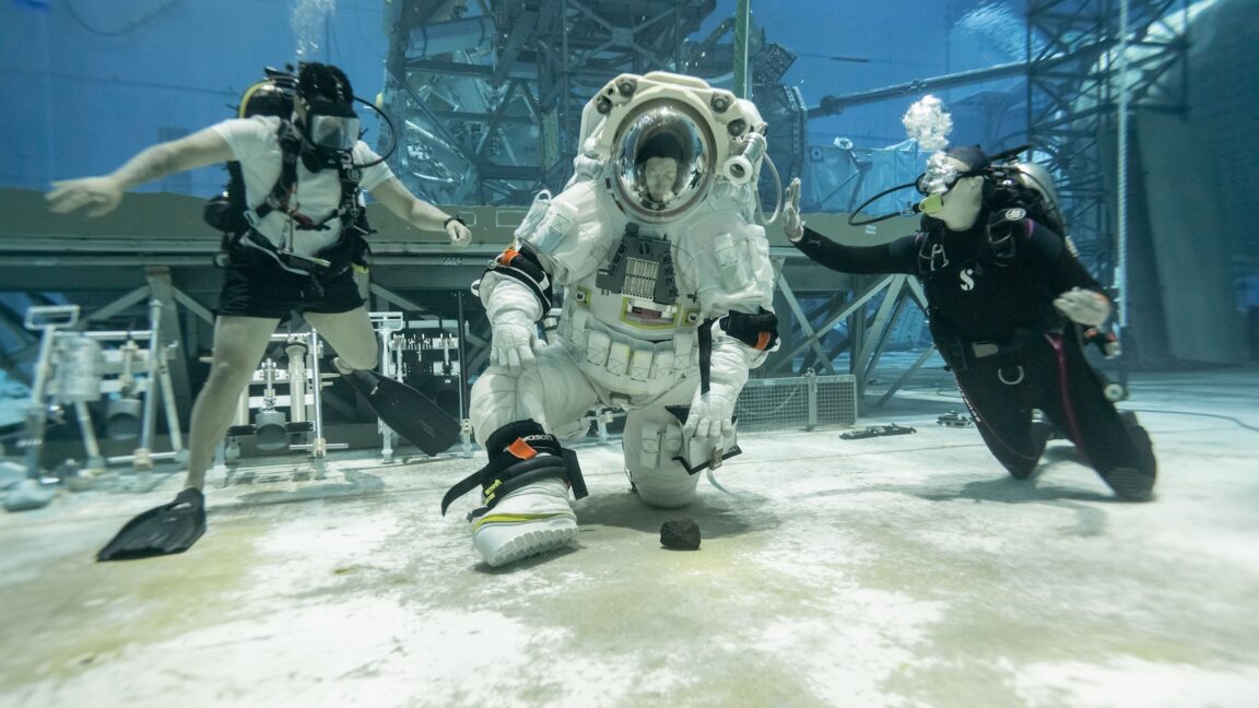 Former astronaut on lunar spacesuits: “I don’t think they’re great right now”