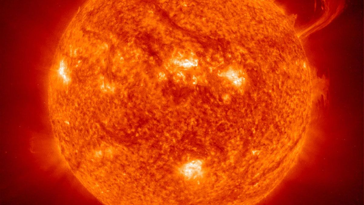 Magnetic avalanches on the sun reveal the hidden engine powering solar flares