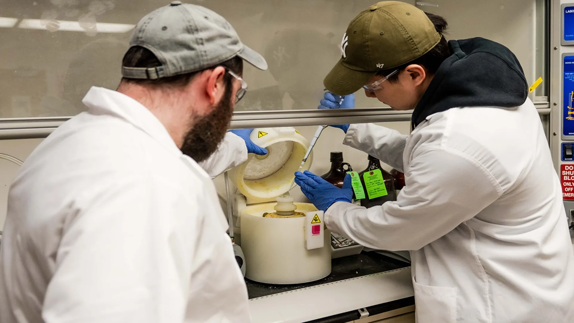 Ultra-thin hydrogel battery mimics electric eels to boost power