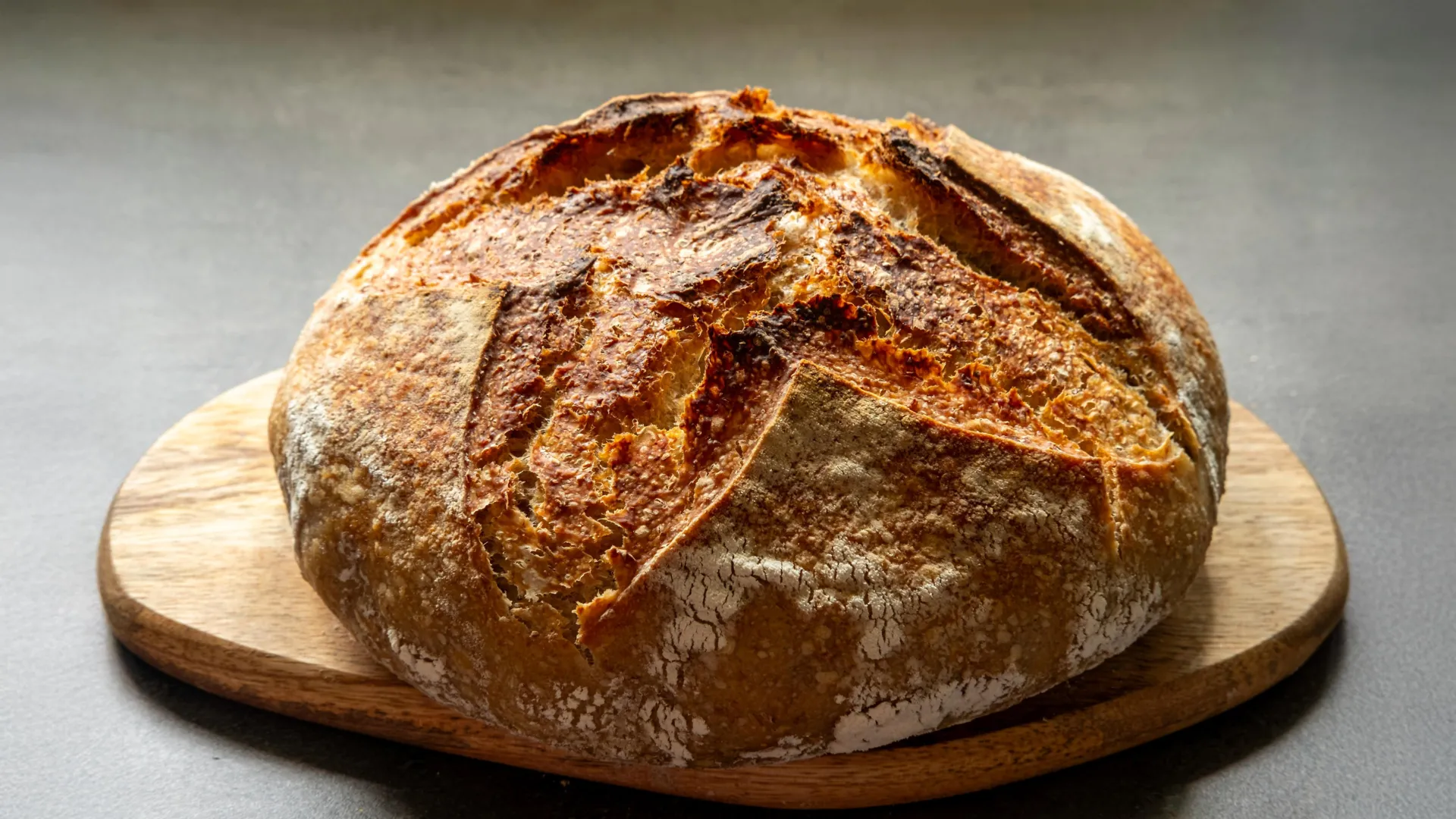 The hidden microbes that decide how sourdough tastes