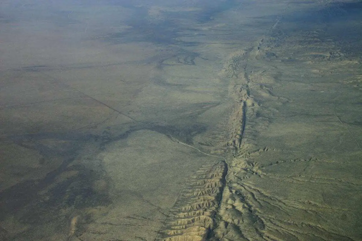 Seismic map of North America reveals geologic clues, earthquake hazards