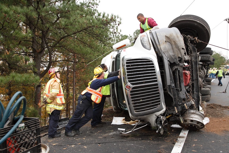 How a Truck Accident Lawyer Handles Complex Cases