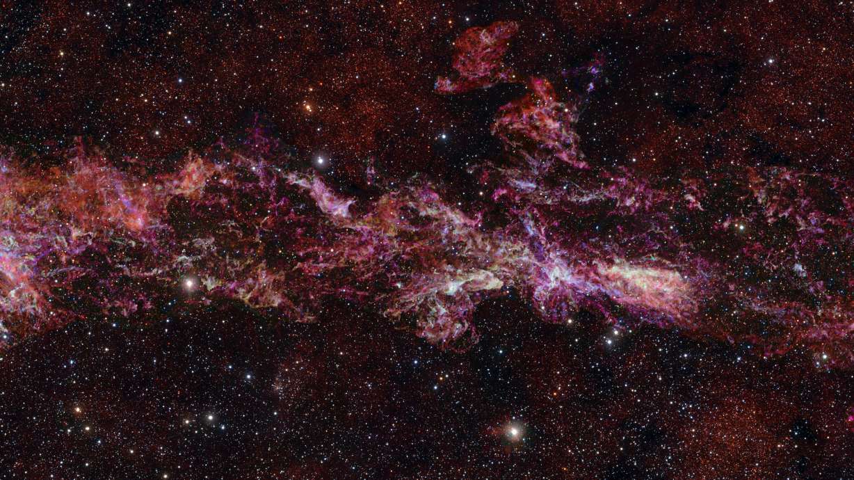 Swirling beauty of the Milky Way galaxy’s heart is captured in a new telescope picture