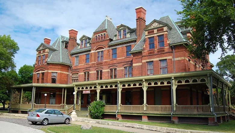 Team Chosen for $100M Renovation of Historic Hotel in Chicago’s Pullman Neighborhood