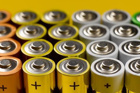 Lithium-free battery breaks voltage barrier for ultra-cheap energy storage | Research