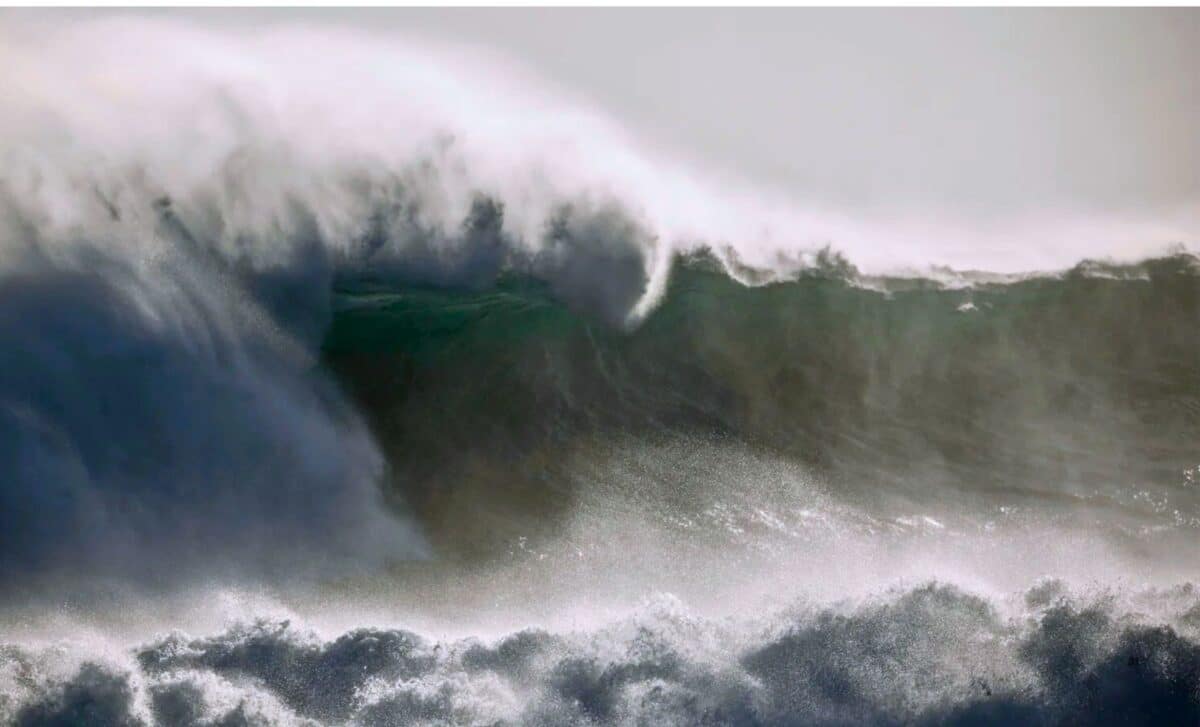 Satellites Capture Towering 35-Meter Ocean Waves, Exposing the Pacific at Its Most Violent