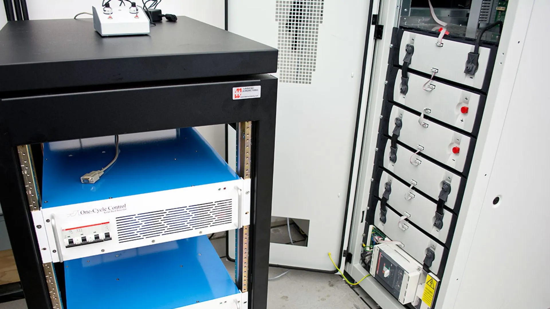 New nickel-iron battery charges in seconds, survives 12,000 cycles