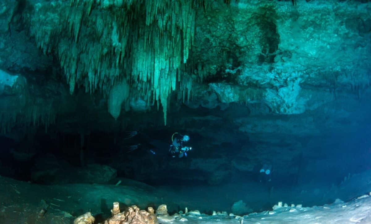 Divers Descend 560 Steps into a Hidden Underground Lake. Here’s What They Found 30 Meters Below