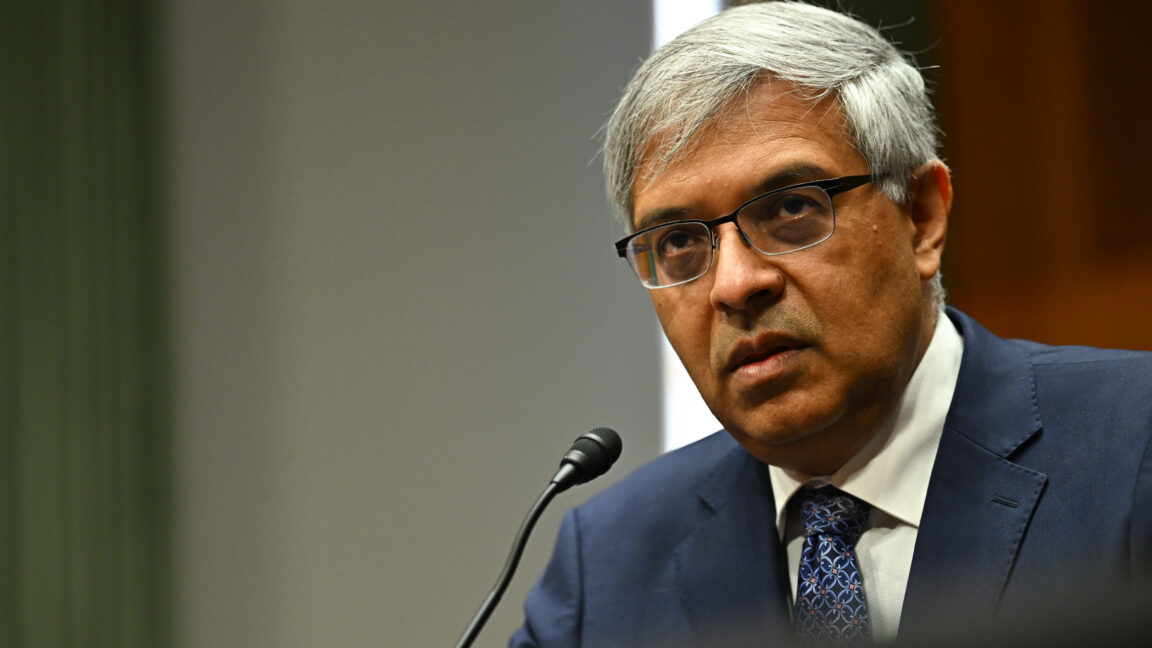 Trump admin is "destroying medical research," Senate report finds