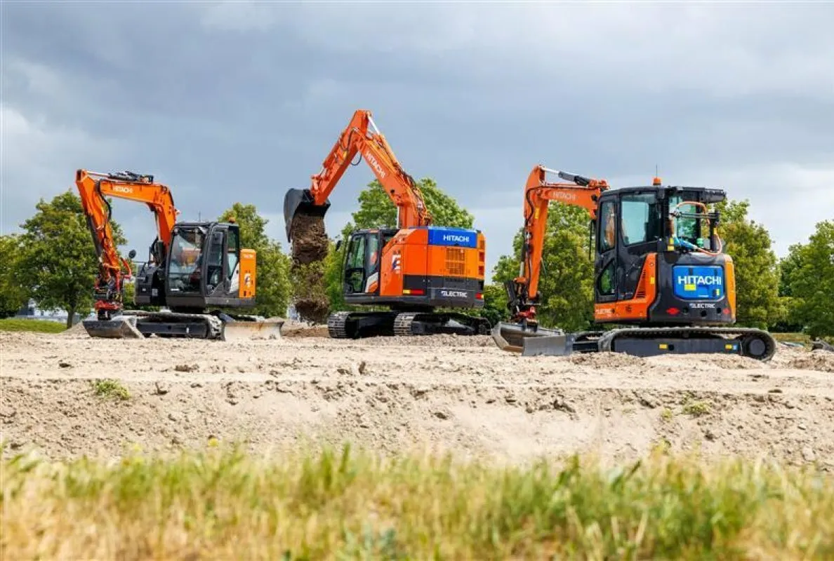 Hitachi reveals 13-ton battery-electric excavator for 24/7 use