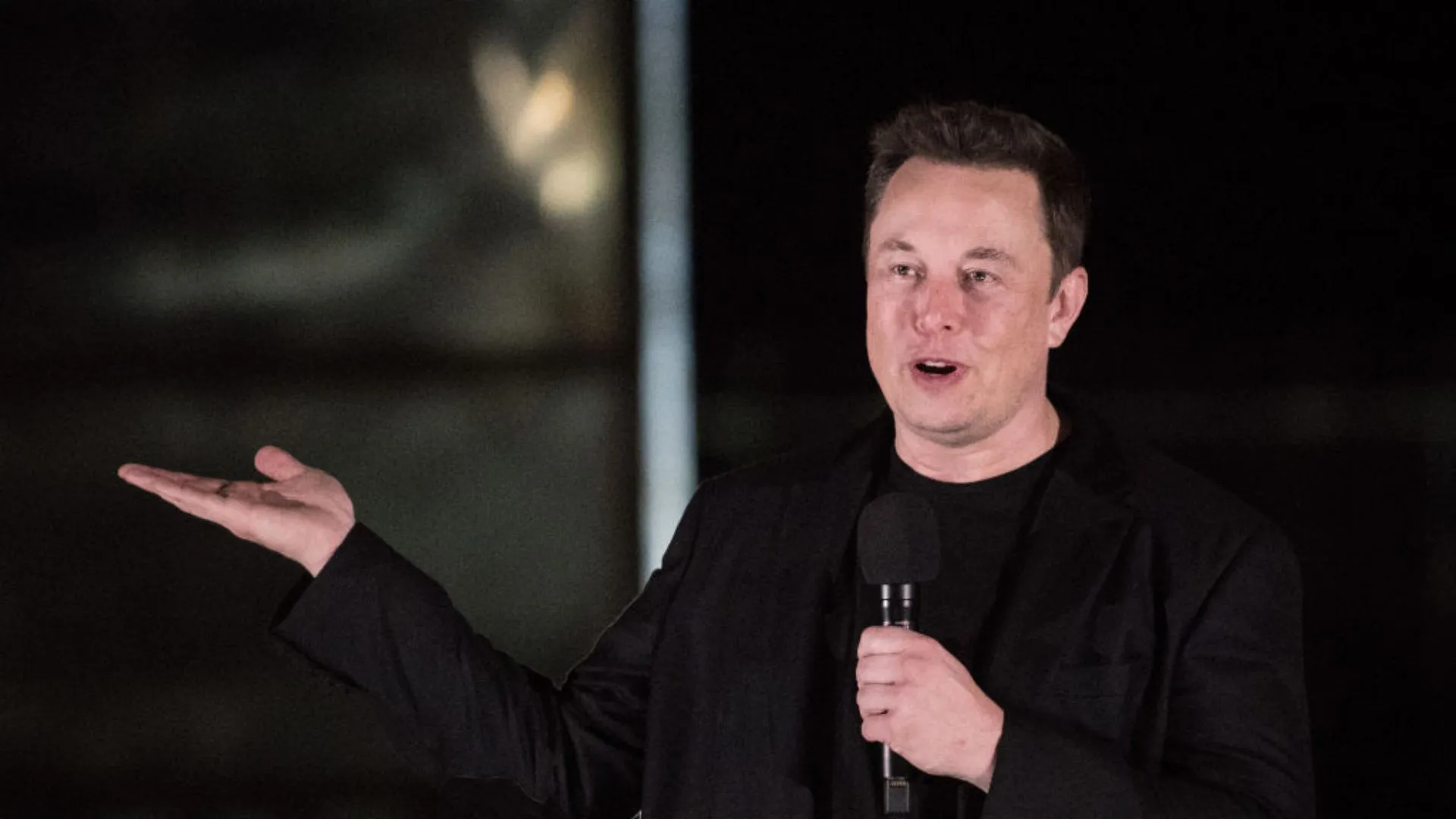 Elon Musk prioritizes Moon base development over near-term Mars goals