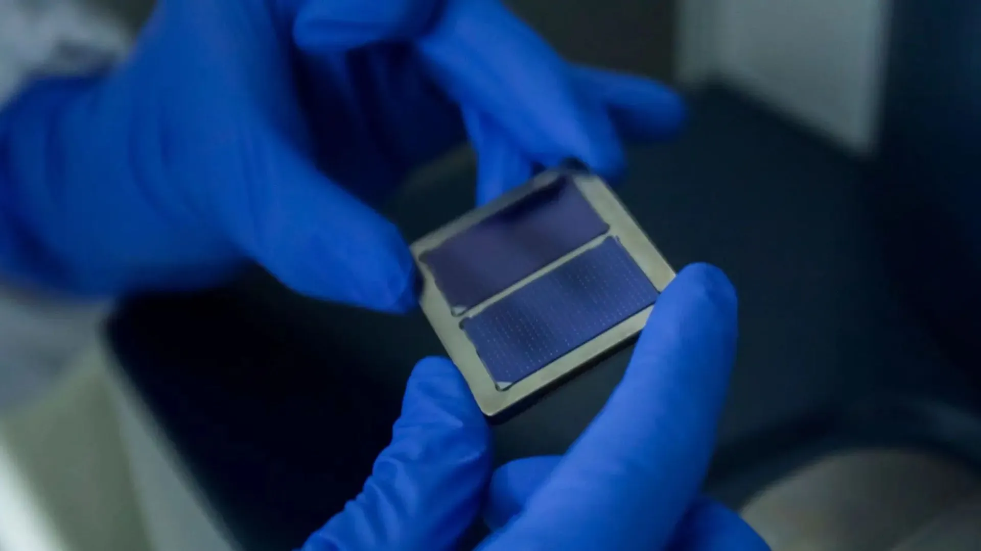 New solar cell design cuts 90% defects, sets 2D/3D perovskite record