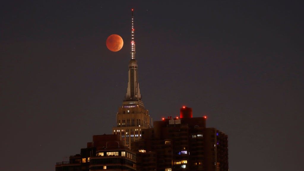 A blood moon is coming — 1 month until a total lunar eclipse takes to the skies over North America