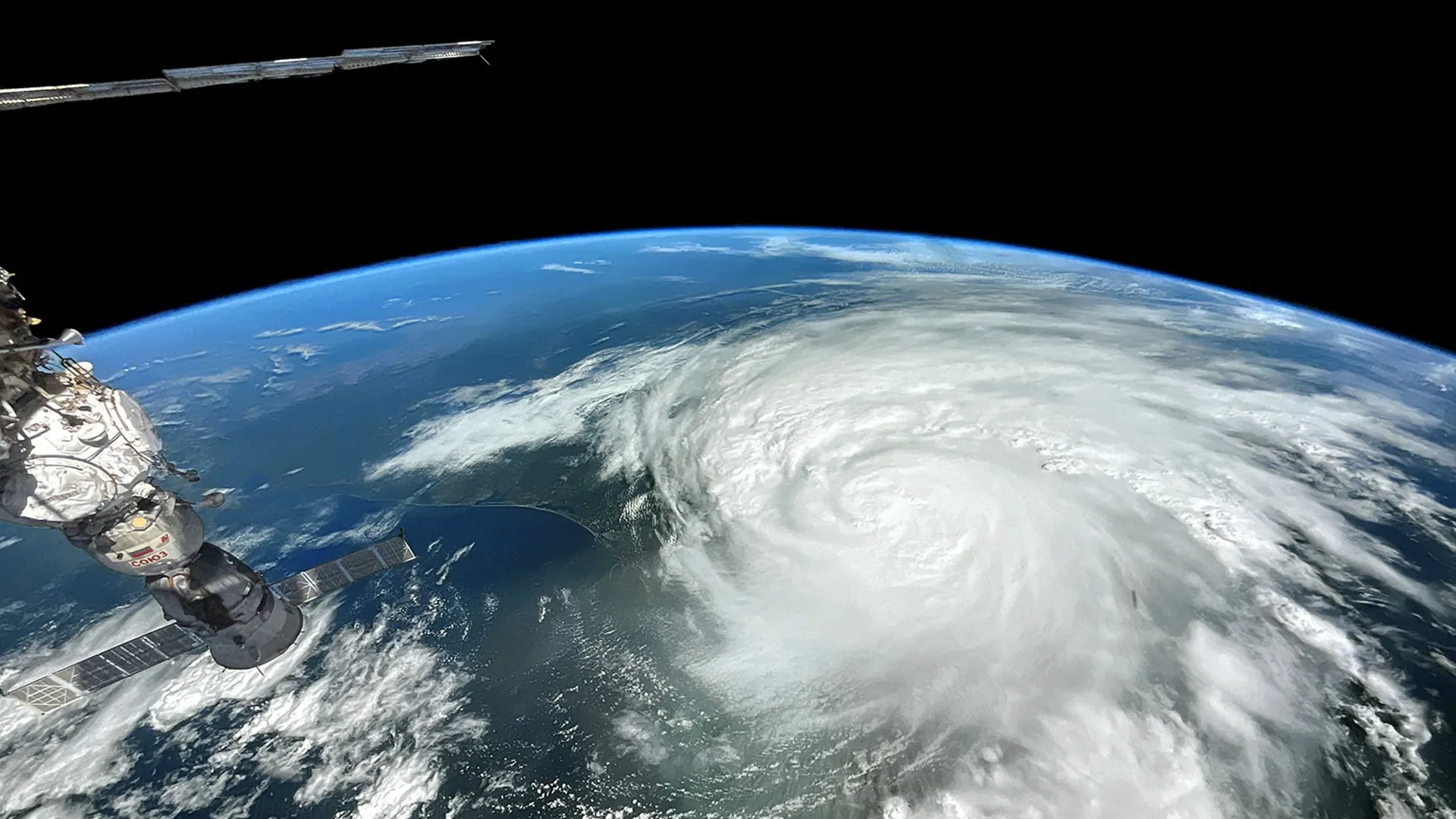 Autonomous robots expose hurricane-driven hidden ocean bloom