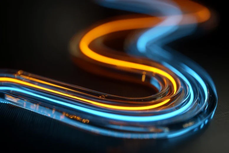 Scientists Build Tiny Light Racetracks That Could Revolutionize Sensors
