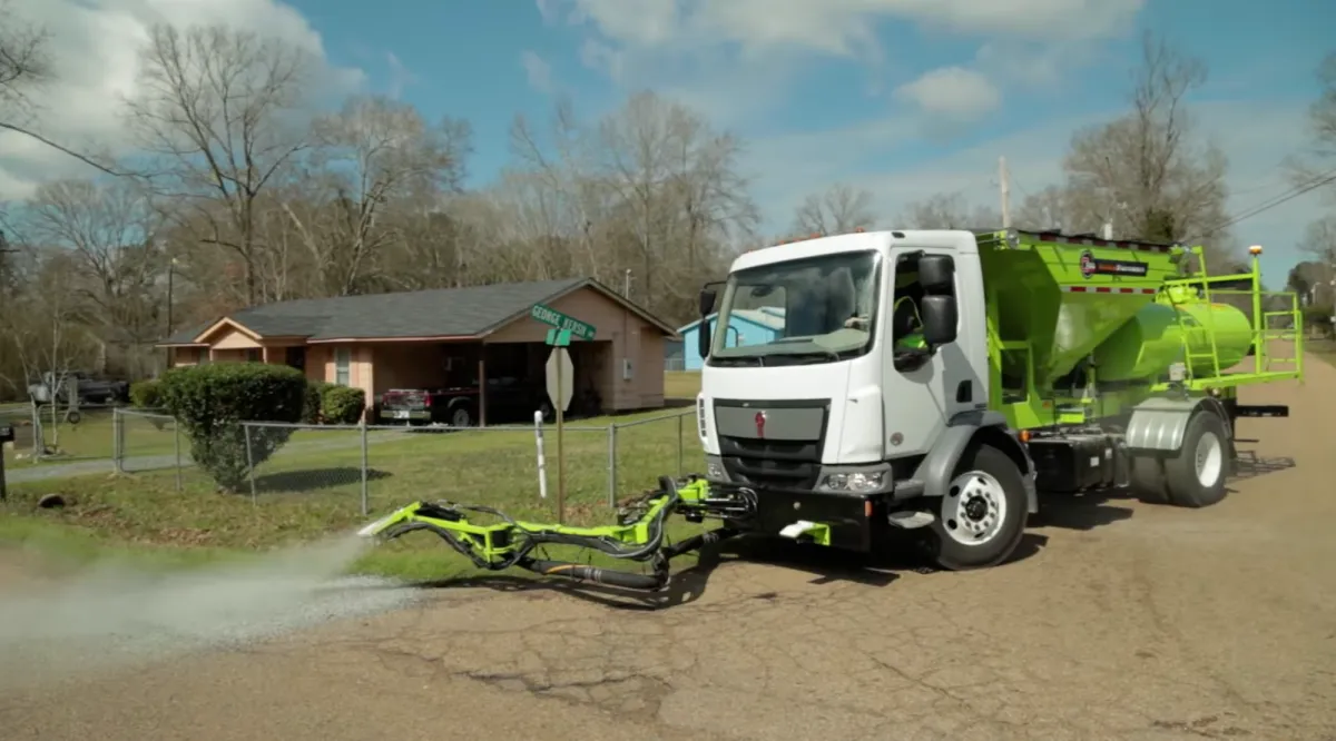 Asphalt-spraying truck fixes potholes in minutes