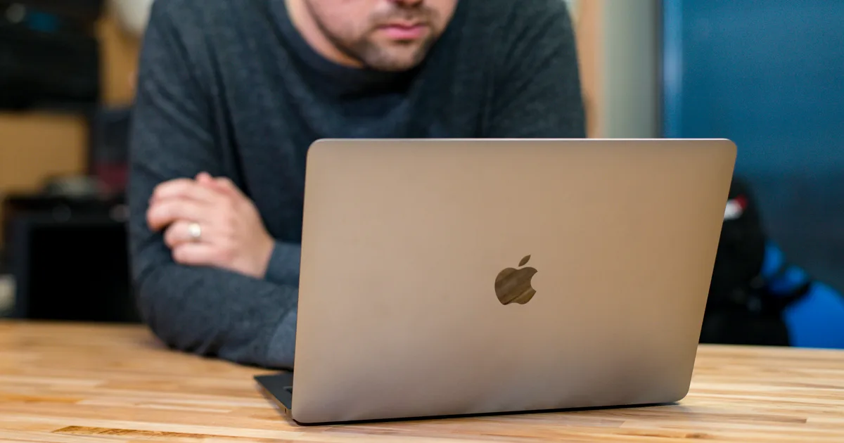 Future MacBooks might hide your screen from everyone else