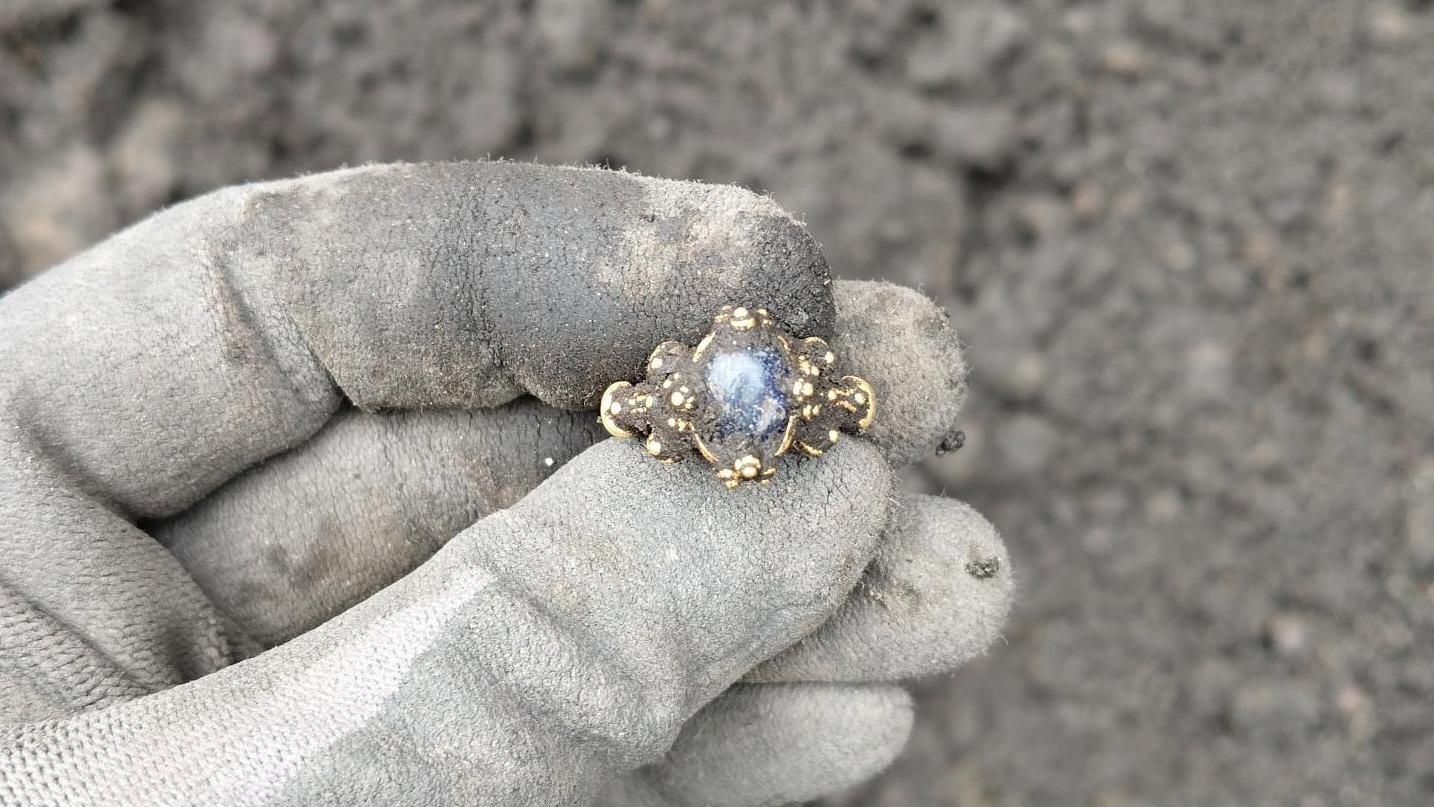 Medieval gold ring with dazzling blue gemstone discovered in Norway is a ‘fantastically beautiful and rare specimen’