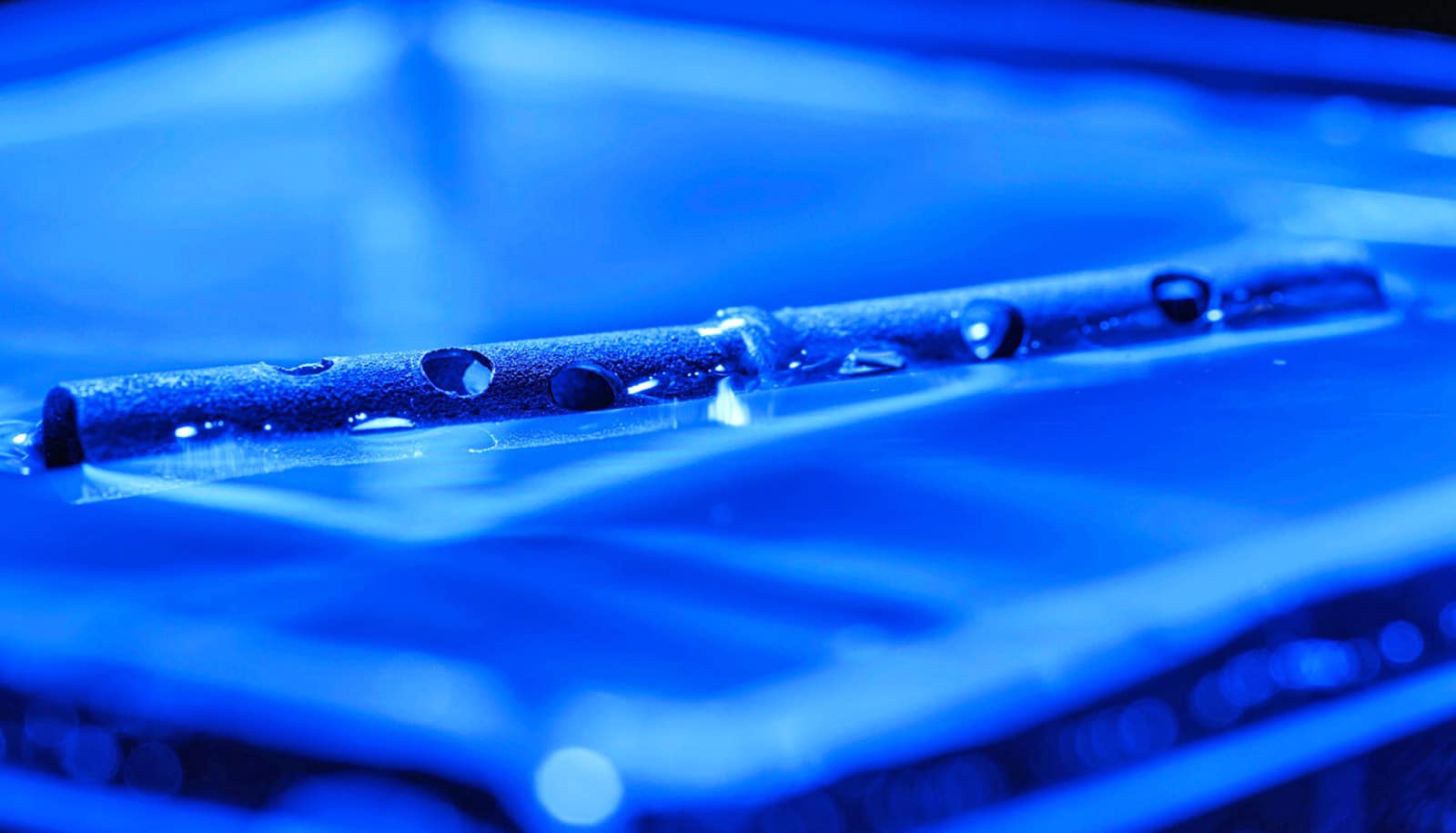 Watch: These metal tubes don’t sink in water