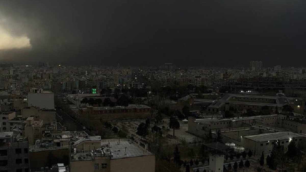 Acid Rain & Toxic Smoke In Tehran As US Bombing On Iran Oil Depots Looks Straight Out Of Apocalyptic Movie [WATCH]