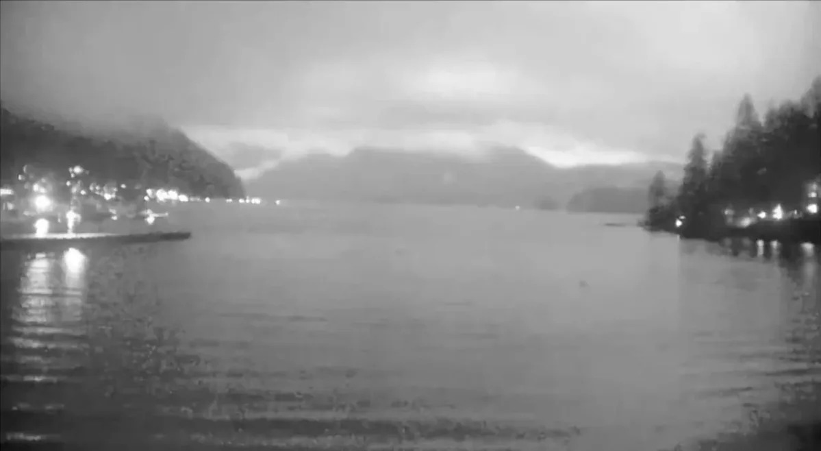 Fireball and sonic boom over Vancouver was likely meteor