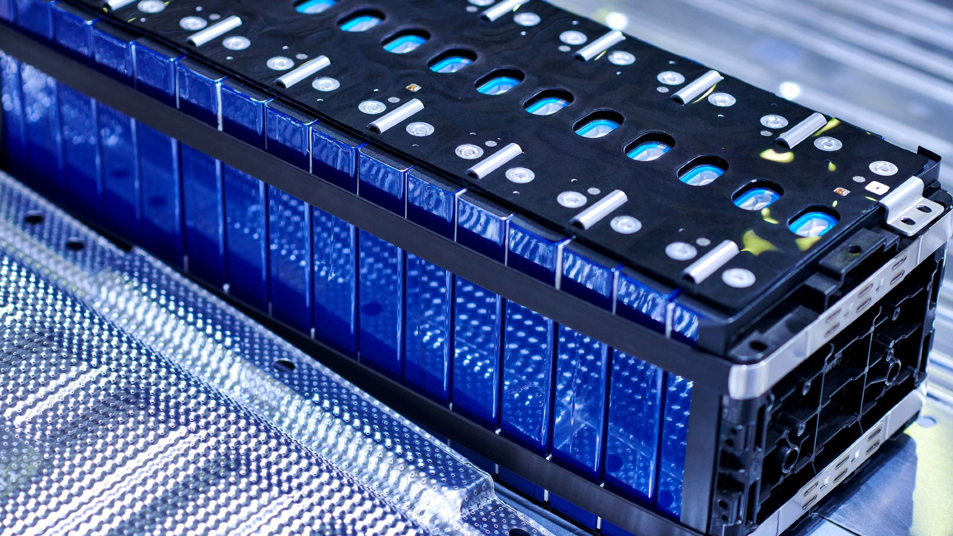 Na-ion vs Li-ion batteries: What are the benefits of sodium-ion batteries for EVs?