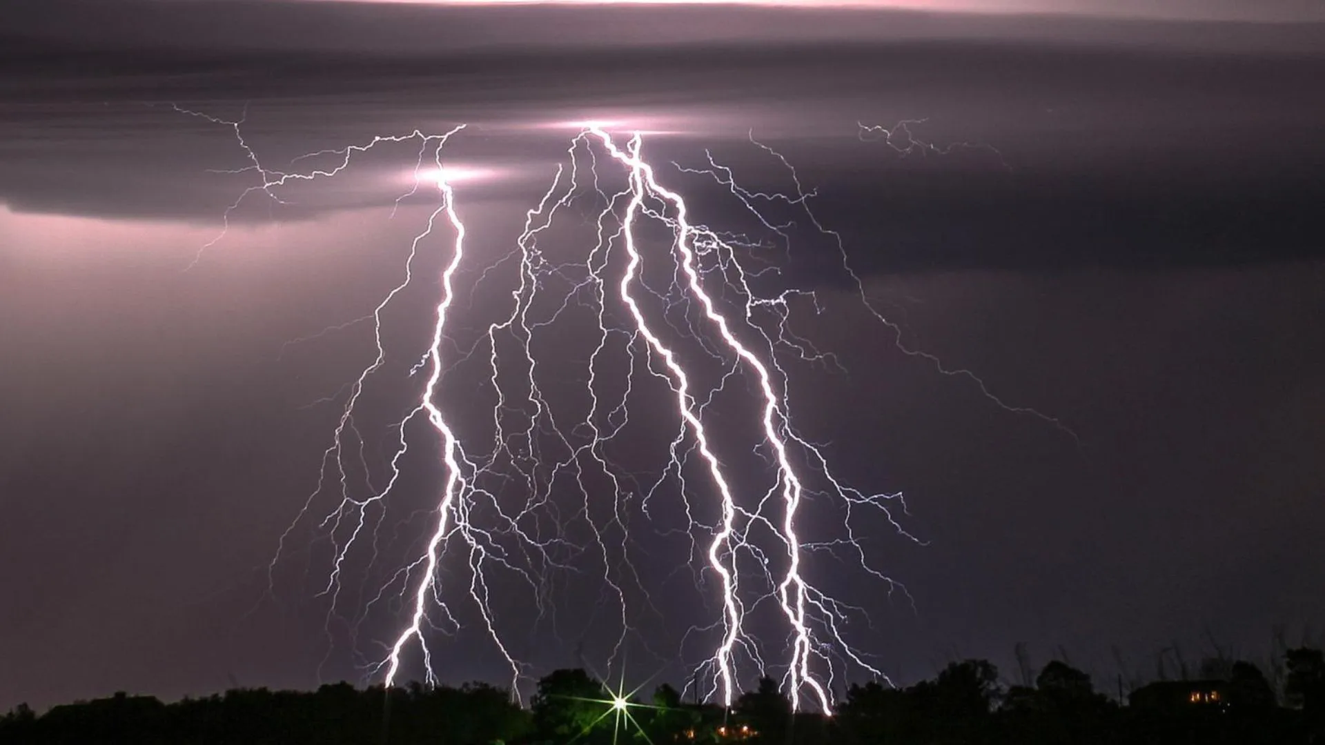 US lab models lightning from clouds in plastic to study storm physics