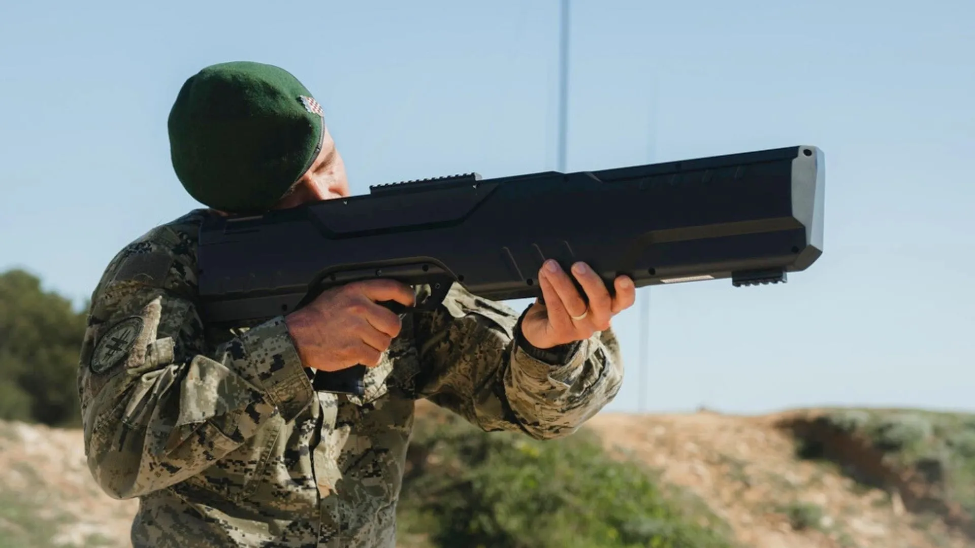 New rifle-mounted laser weapon to disrupt drones in combat zones