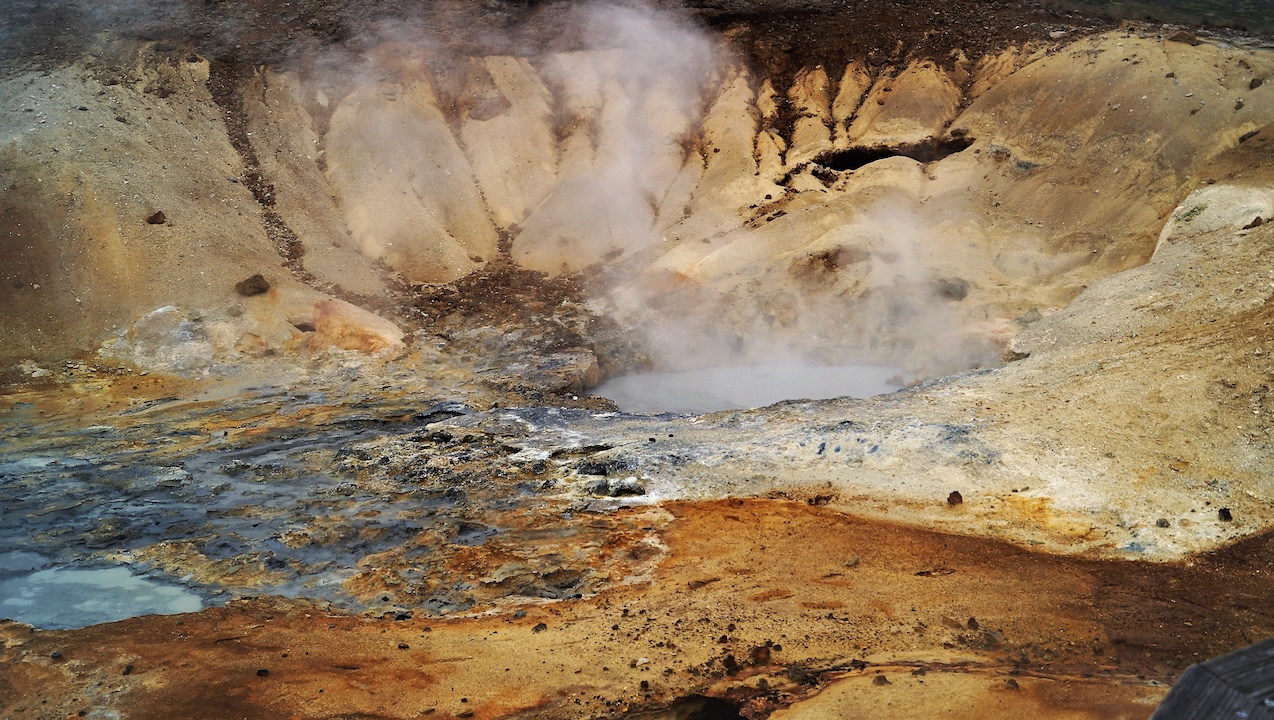 Icelandic Hot Springs as a Prebiotic Analog: Wet-Dry Cycling Effects on the Stability of Nucleotides and Nucleic Acids