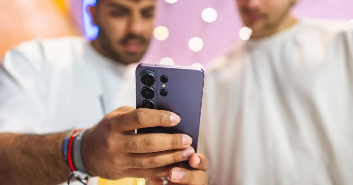 Sharing files on Galaxy S26 just got simpler with AirDrop support