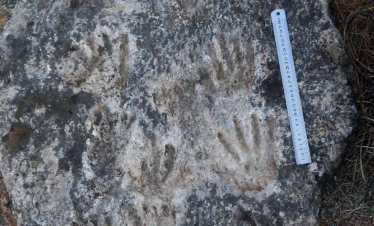 Scientists Found Unusual Handprints at This Isolated Site, and No One Knows Who Made Them