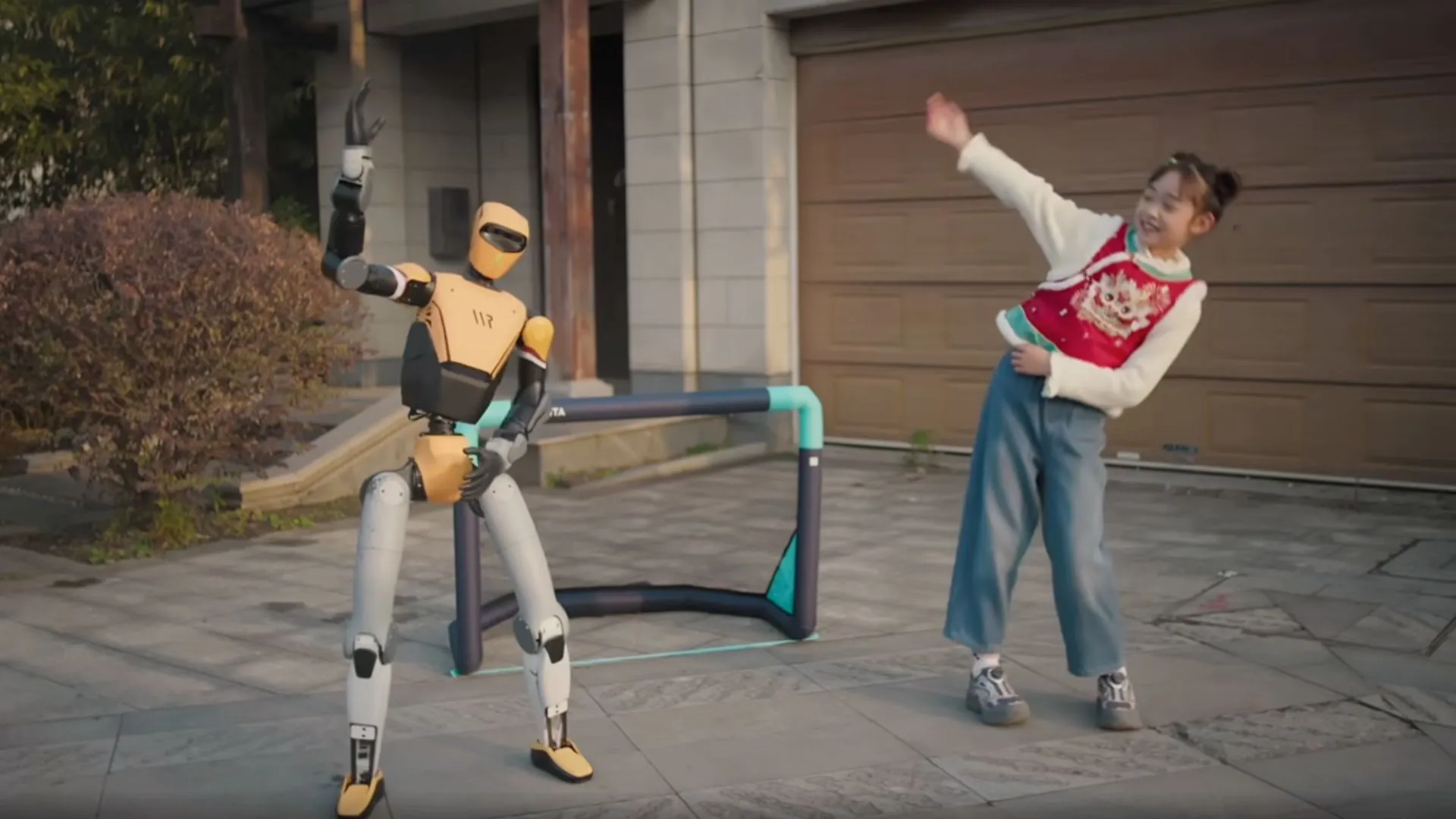 China’s new humanoid robot mirrors human movements in real time