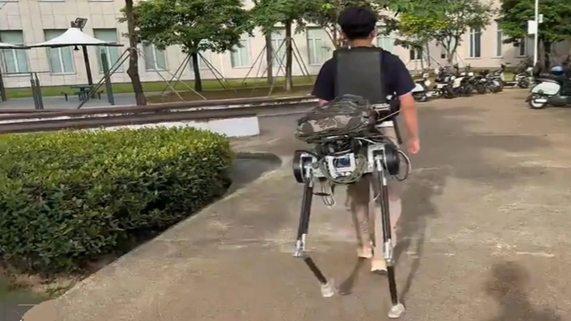 Centaur-style wearable robot adds 2 legs to cut walking effort by 35%