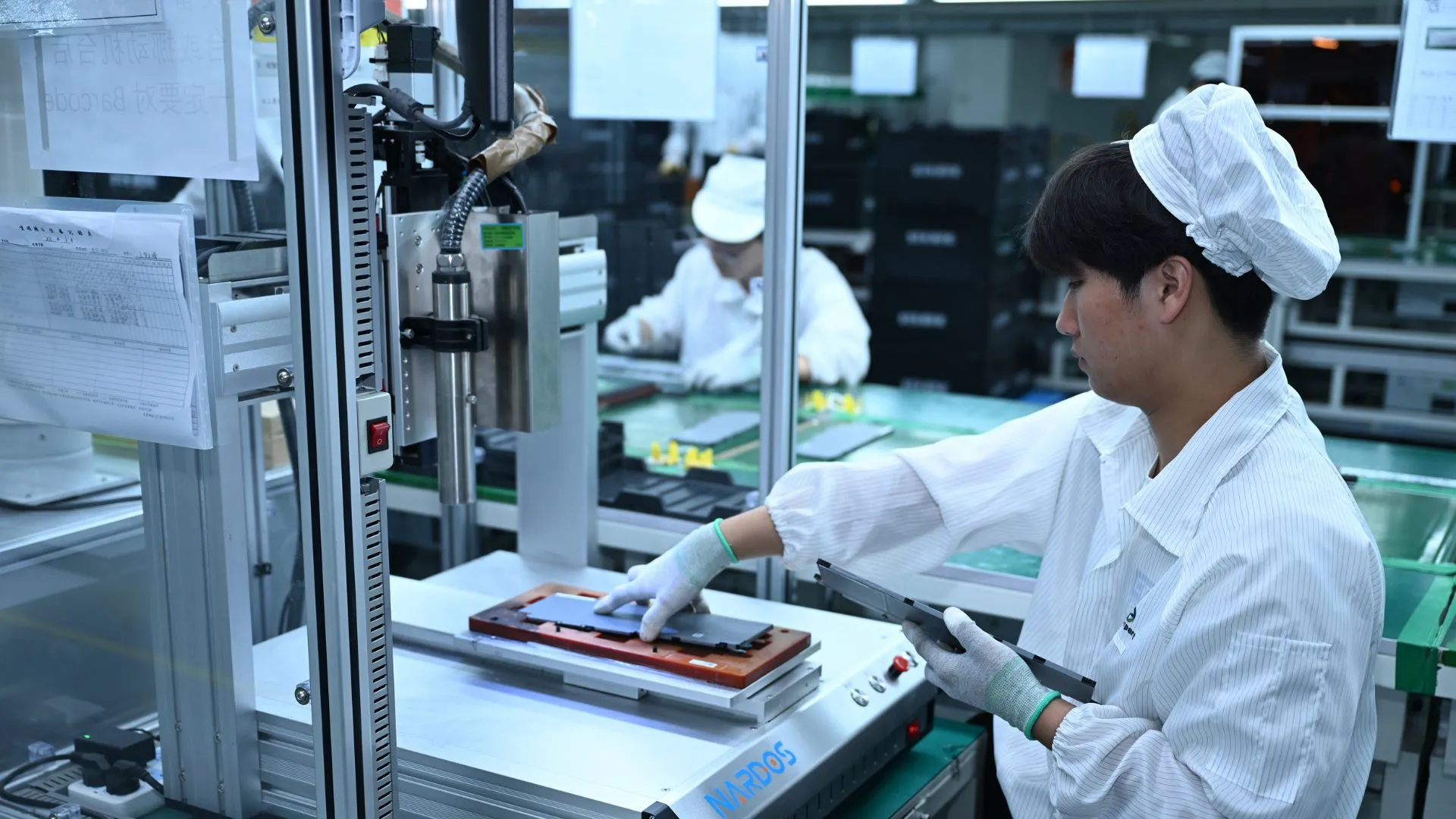 Lenovo unveils world-first 1,000Wh/L silicon-anode battery for laptops