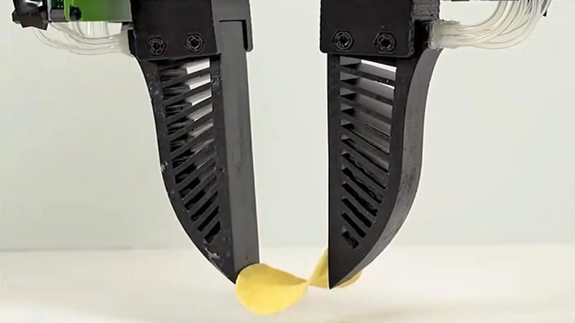 US-made ultra-sensitive robotic hand can pick up a single potato chip