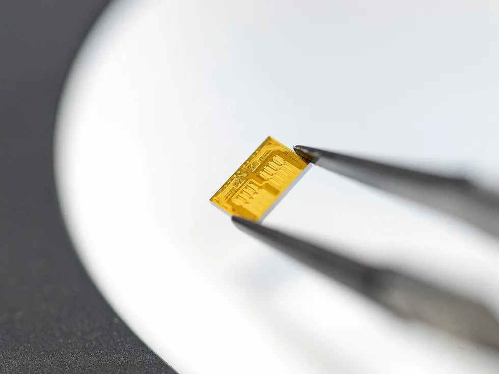 AI Data Centers Embrace DWDM Co-Packaged Optics