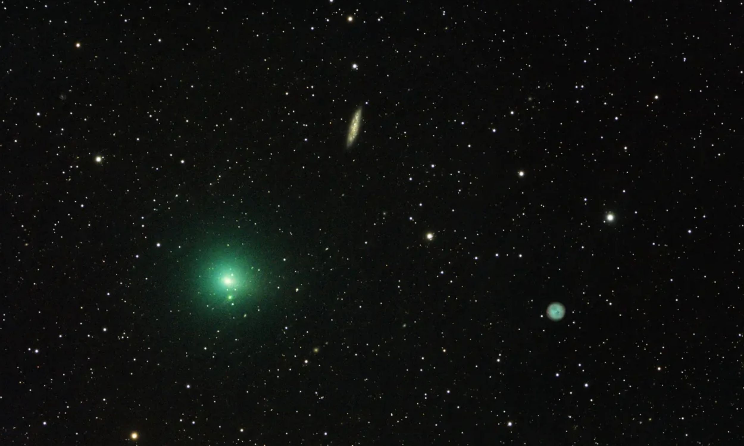 Small comet seen stopping its spin, then restarting in reverse