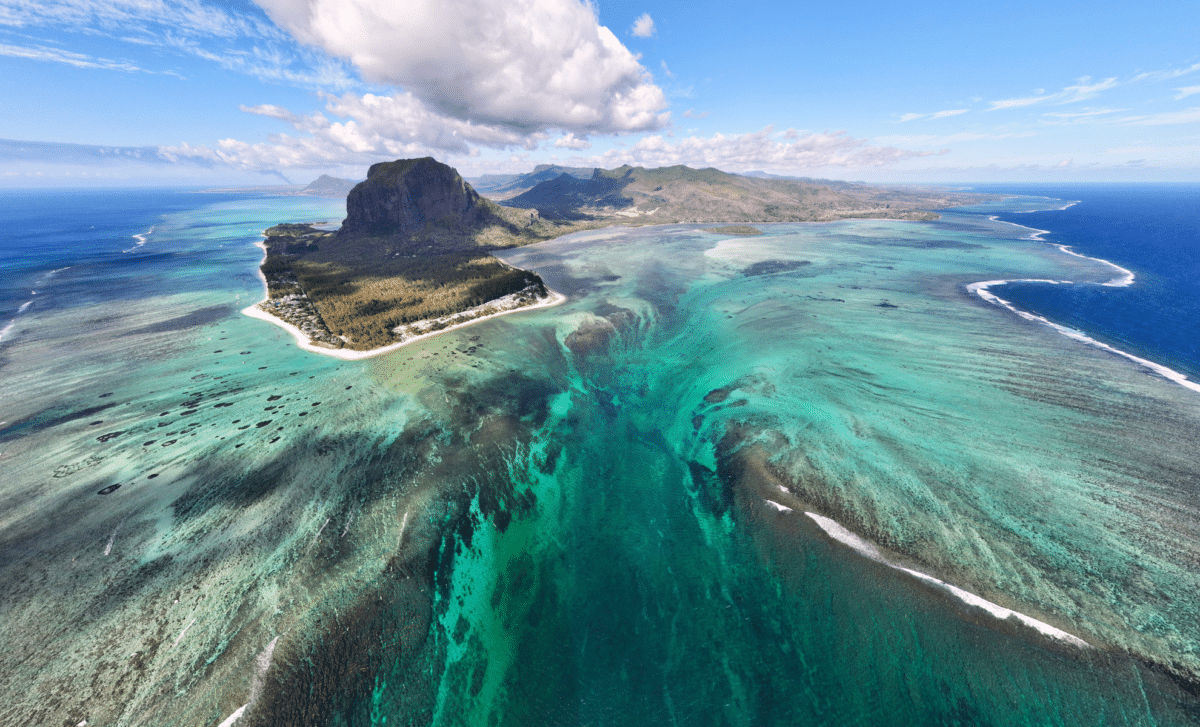 Earth’s Largest Waterfall Is Hidden Beneath the Ocean, and It’s Bigger Than Anything on Land!