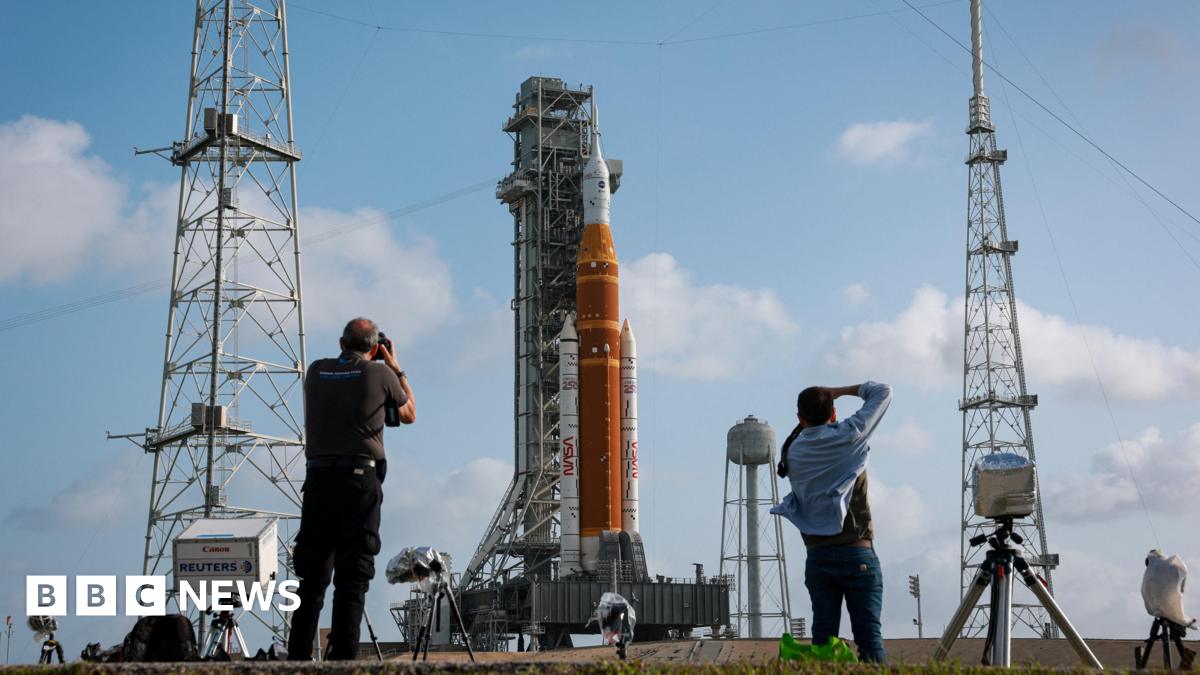 Nasa holds briefing ahead of Artemis II launch: live updates