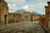 Ancient Roman Machine Gun-Like Weapon May Have Damaged Pompeii&rsquo;s Walls During Siege