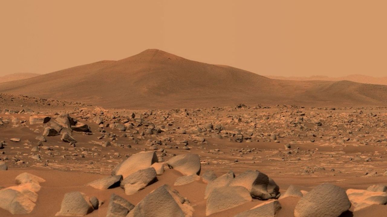 ‘War of the Worlds’ in reverse? Mars dirt could help fight off a microbial invasion from Earth