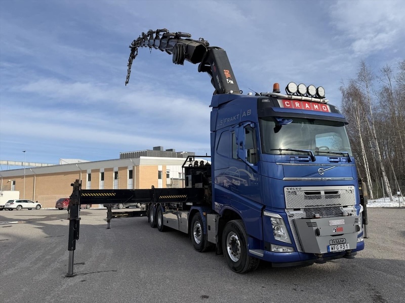 Heavy Equipment Manufacturers Are Using Robotics to Change Crane Trucks